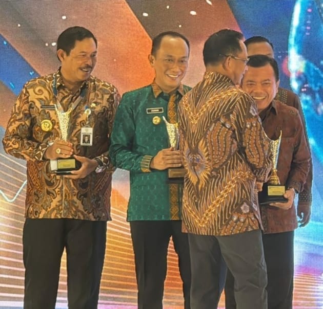 Gubernur Jambi Terima Penghargaan APBD Awards 2024