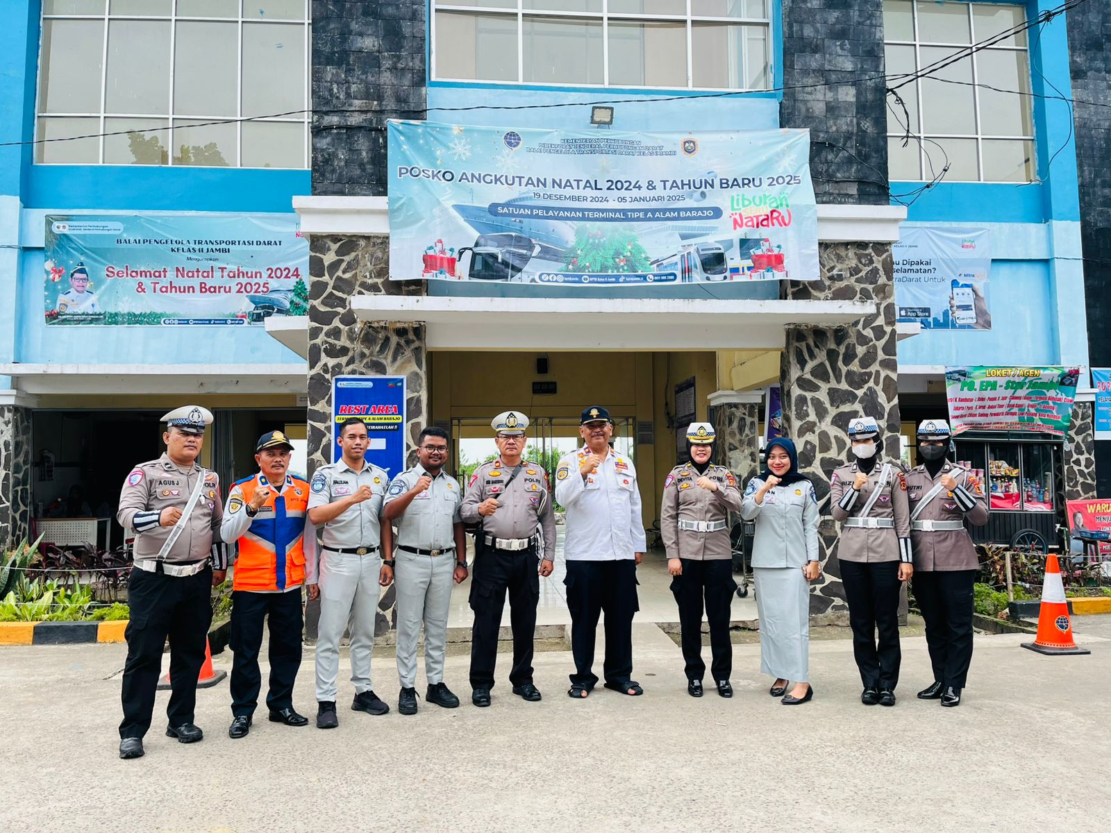 Satlantas Polresta Jambi Berikan Imbauan Kepada Sopir dan Penumpang Bus di Terminal Alam Barajo